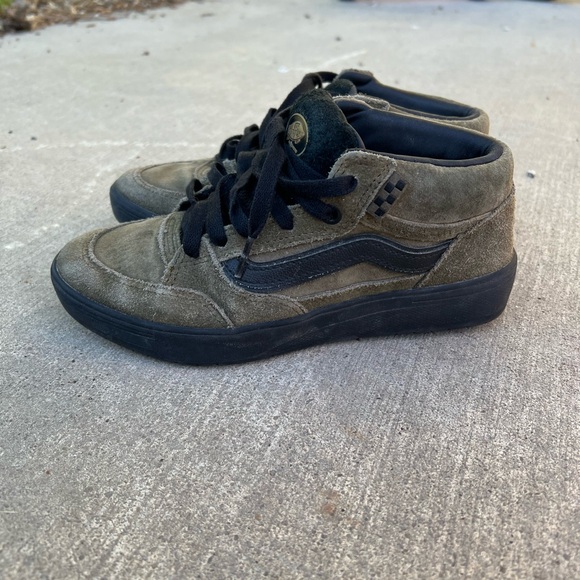 Green suede mid-top Vans skate shoes sneakers size 4.5 Men’s - Picture 3 of 10